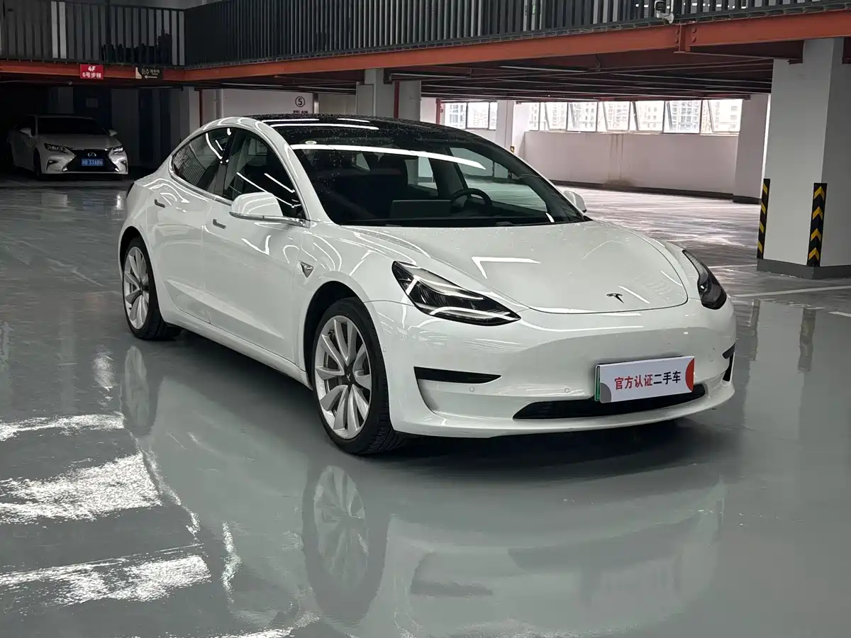 Фото 2 - Tesla Model 3