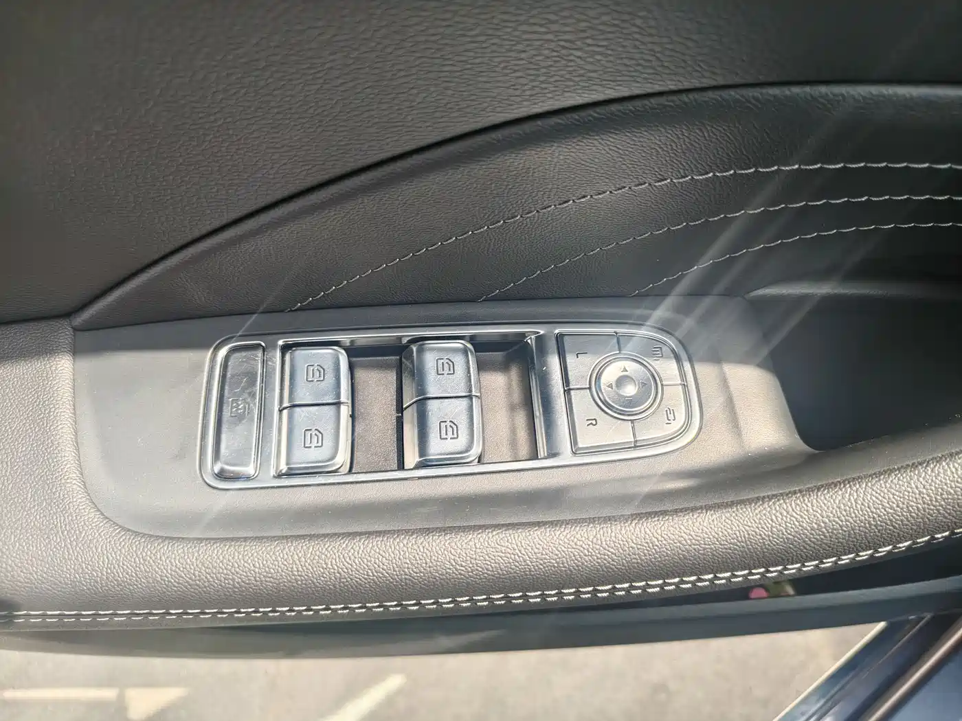 Hongqi H5 2024 1.5T DCT Smart Connect Flag Rhythm Edition фото 12
