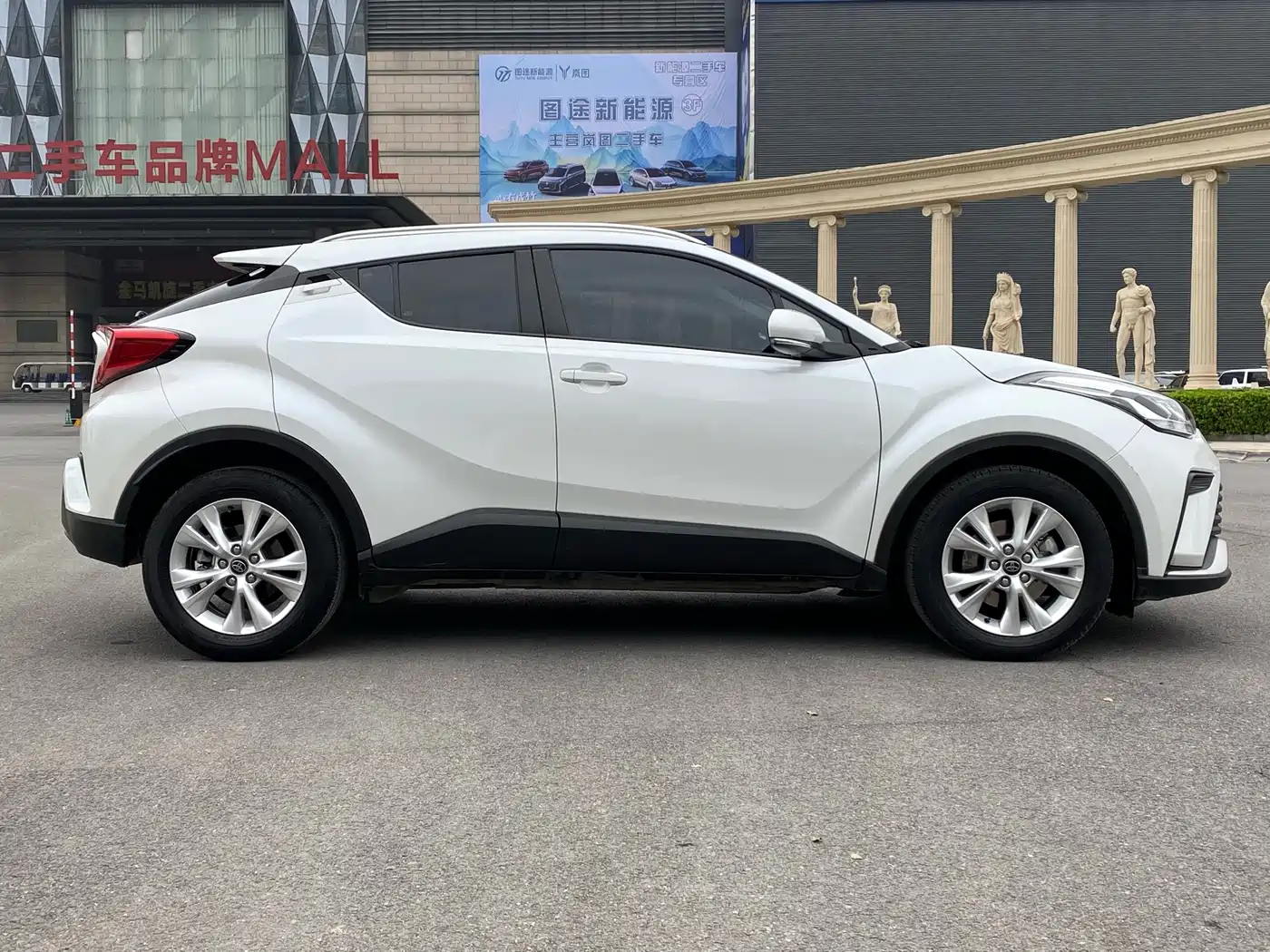 Toyota IZOA 2025 2023 2.0L 20th Anniversary Platinum Edition