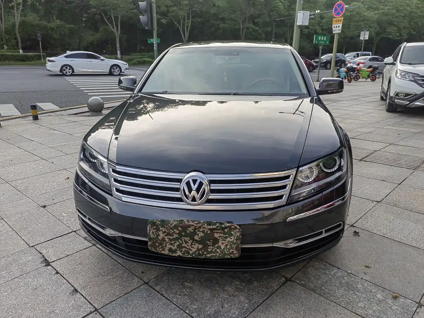 Volkswagen Phaeton 2011 3.6L V6 5-seat Extended Business Edition фото 3