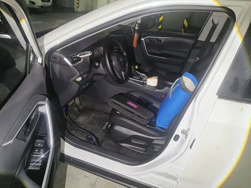 Toyota RAV4, миниатюра 8