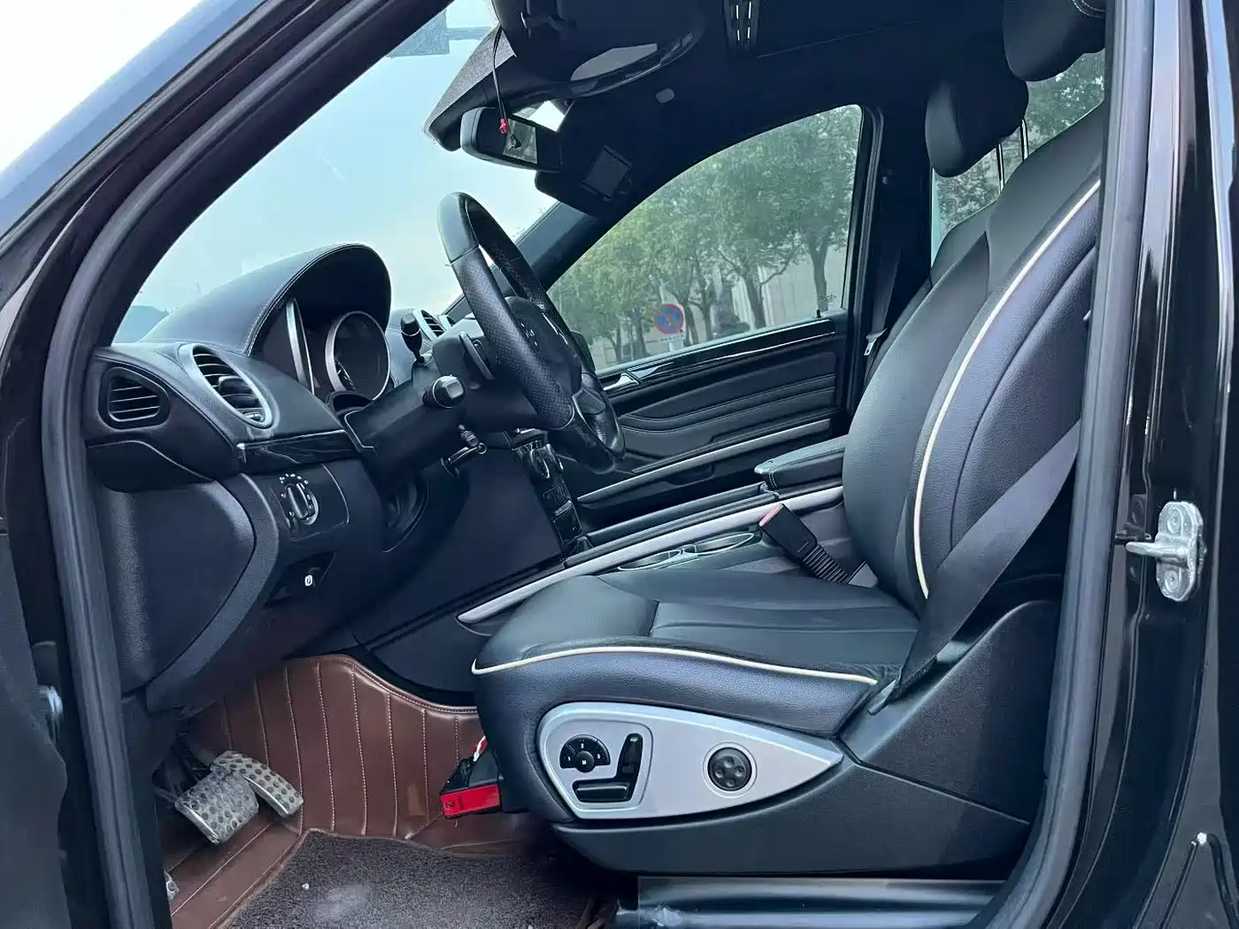 Mercedes-Benz M-Class 2010 ML 350 4MATIC Luxury фото 4