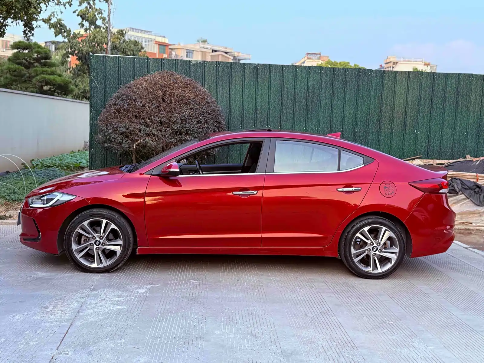 Photo 8 - Hyundai Elantra