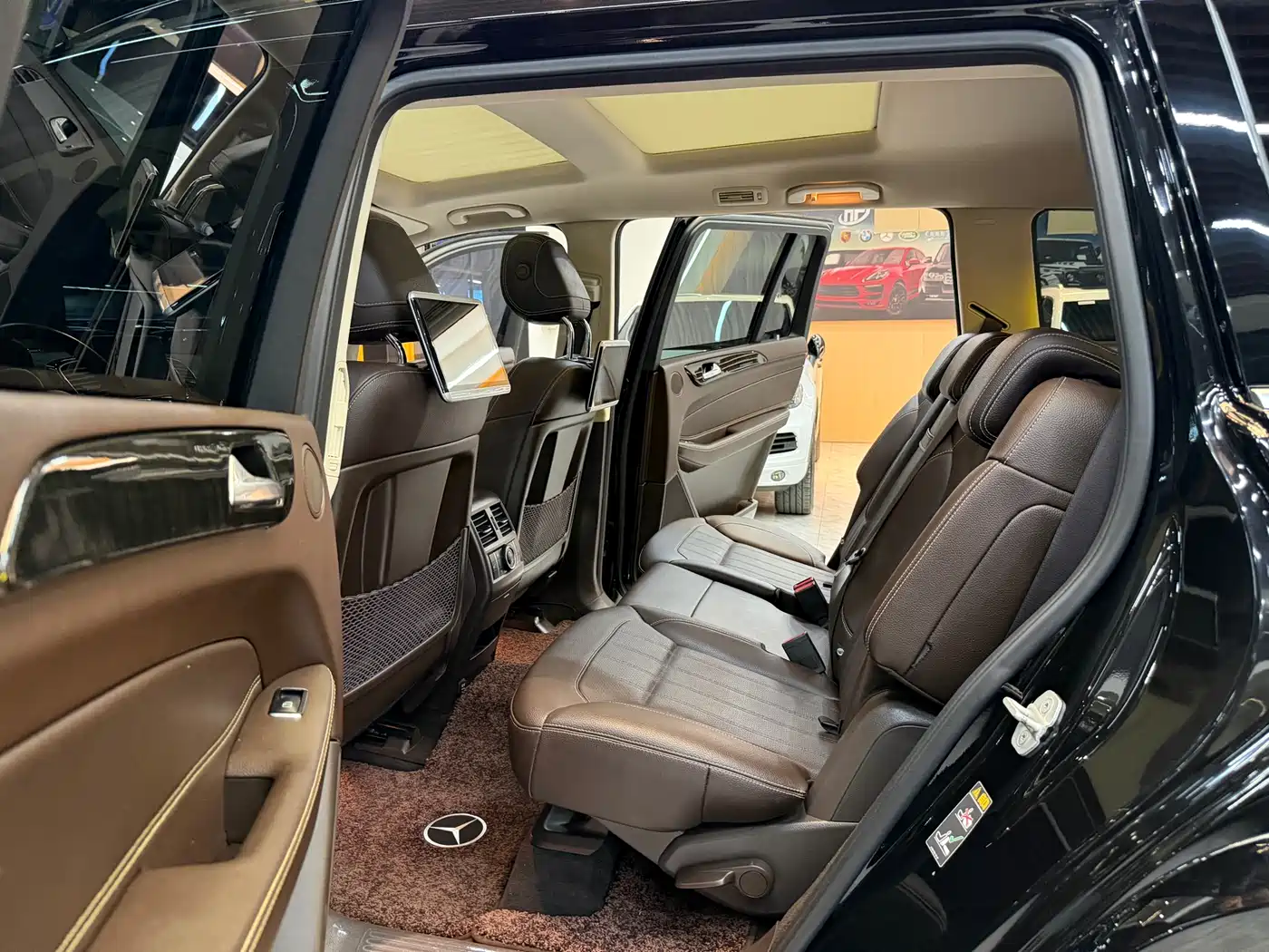 Mercedes-Benz GLS 2018 Facelift GLS 400 4MATIC Luxury фото 8