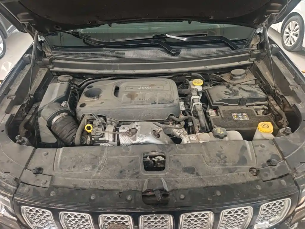 Photo 20 - Jeep Grand Commander