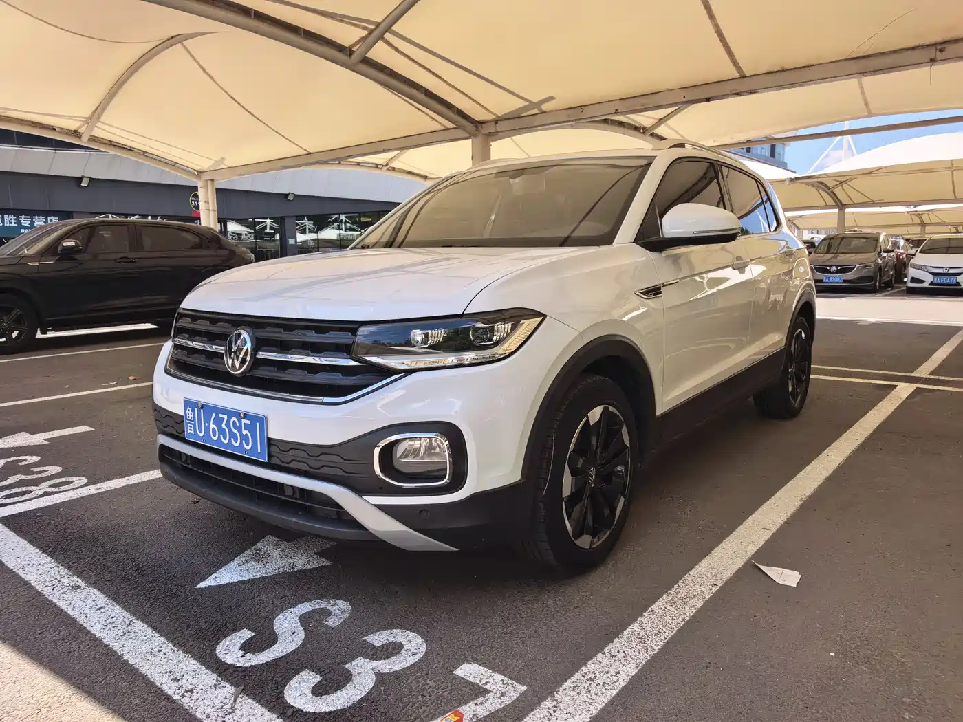 VOLKSWAGEN EXPLORING THE SHADOW