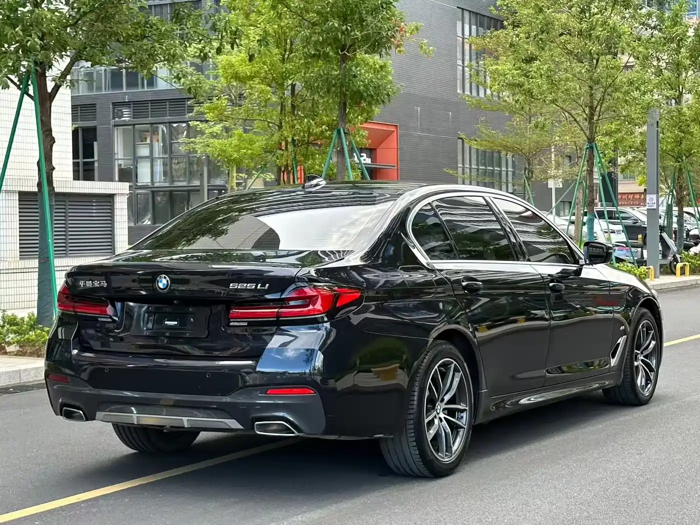 BMW 5 Series 2021 525Li M Sport Package фото 9