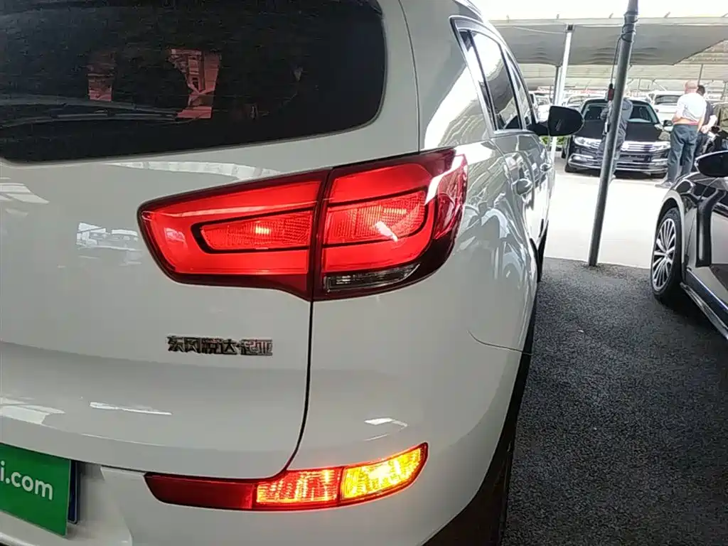 Kia Sportage 2016 2.0L Automatic 2WD GL фото 8