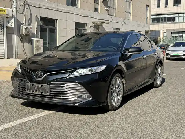 TOYOTA CAMRY