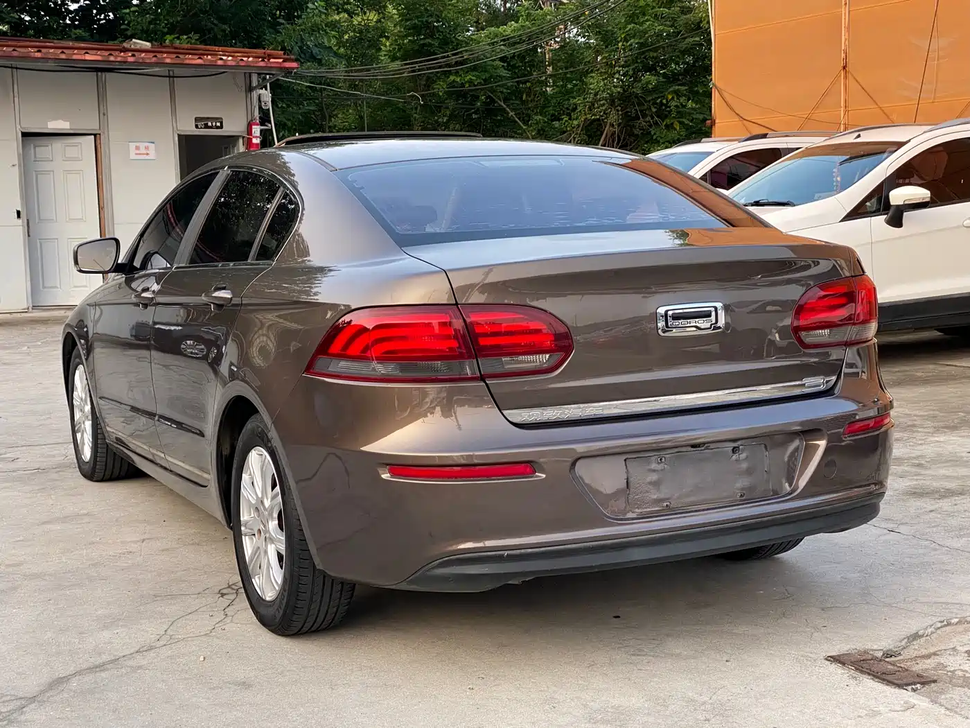Qoros 3 2017 2016 Sedan 1.6L Automatic Zhiyue