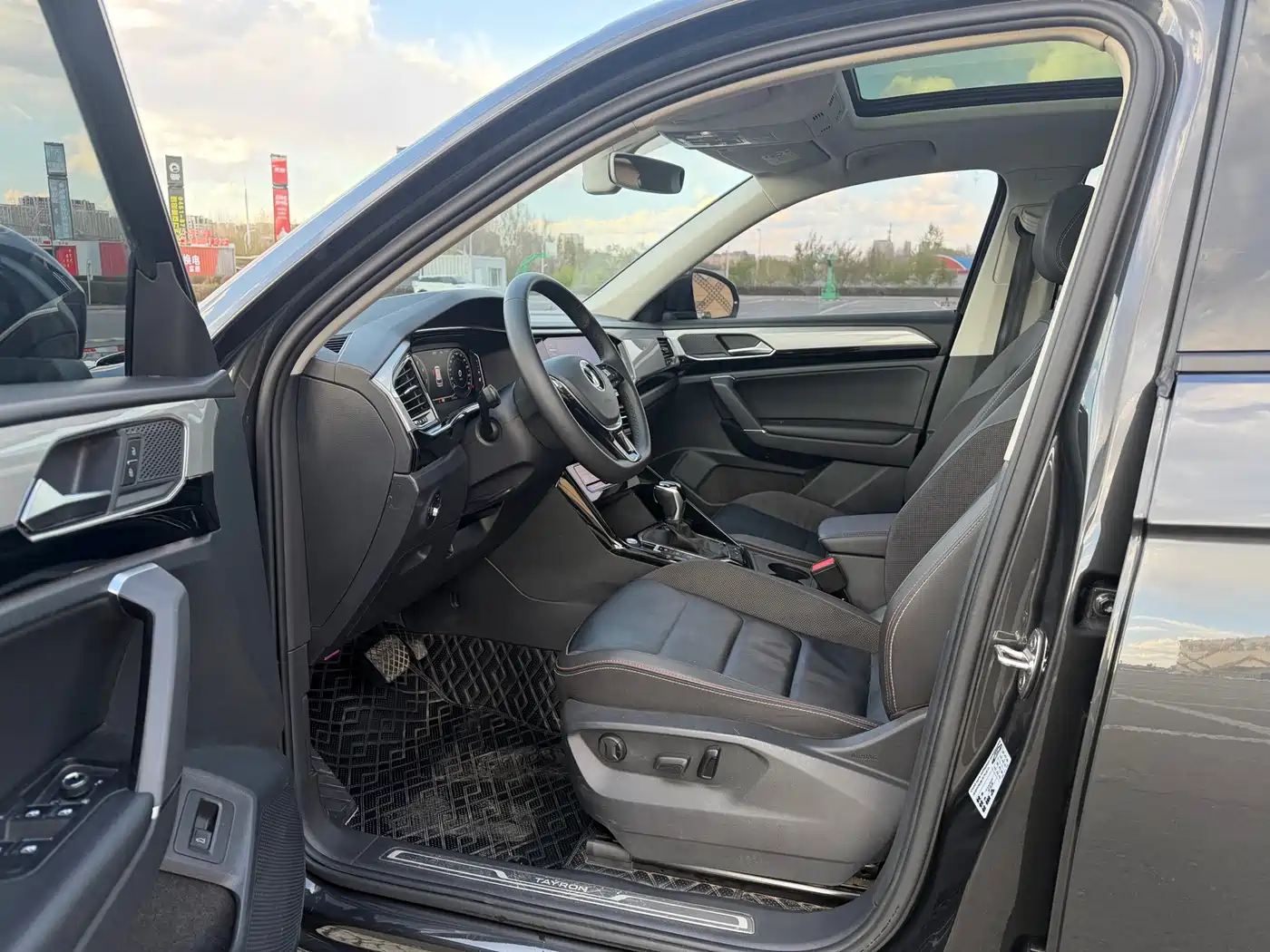 Volkswagen Tayron 2022 280TSI 2WD Luxury Smart Connect Edition фото 7