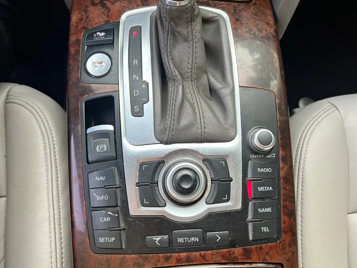 Audi A6L 2010 2.4L Luxury фото 18