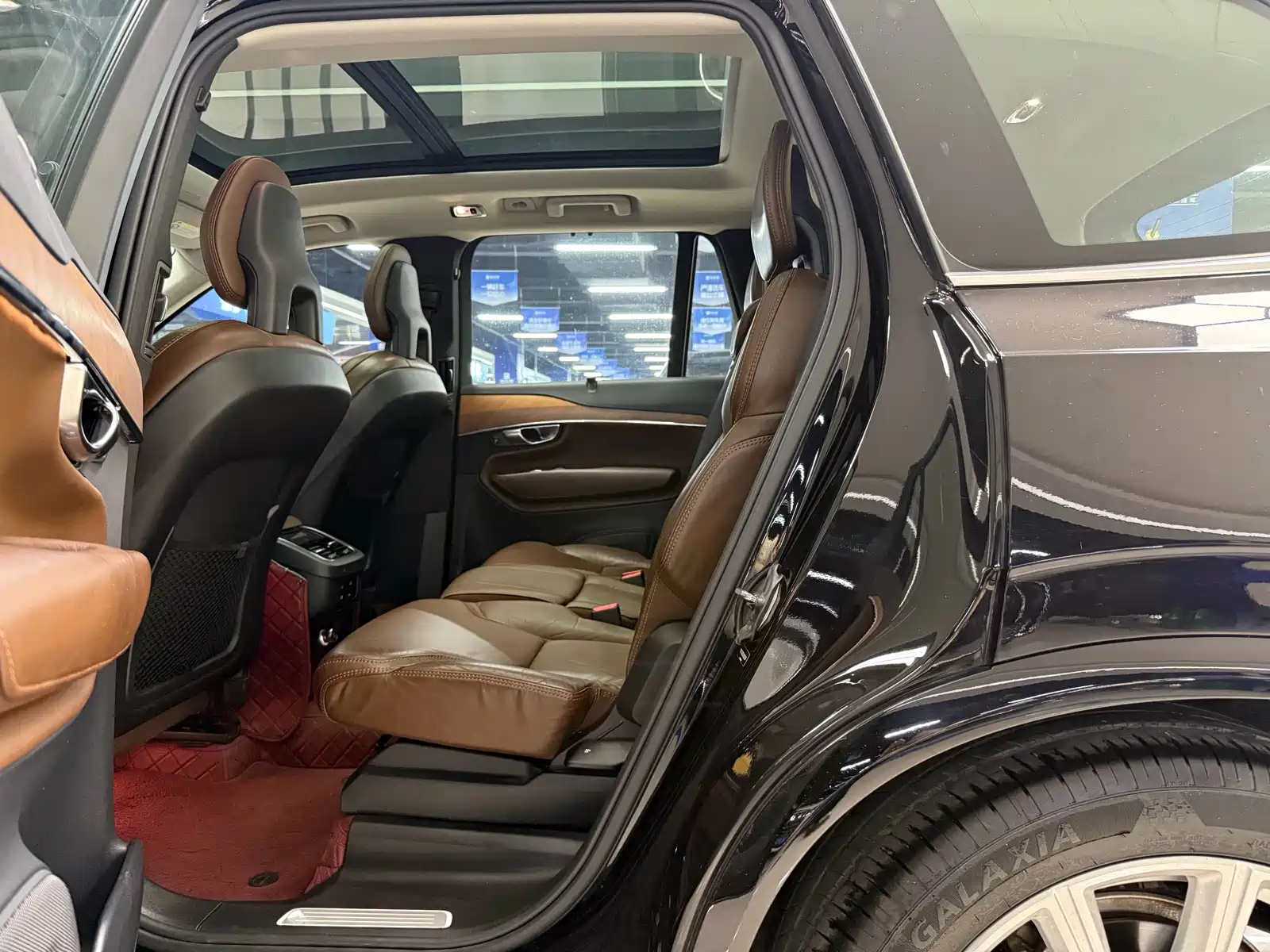Photo 5 - Volvo XC90
