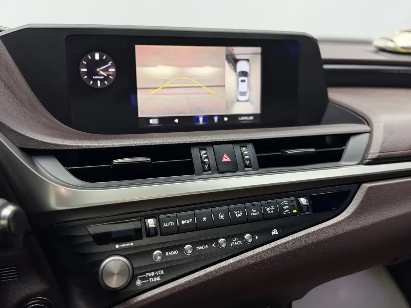 Lexus ES 2021 200 Excellence Edition фото 18