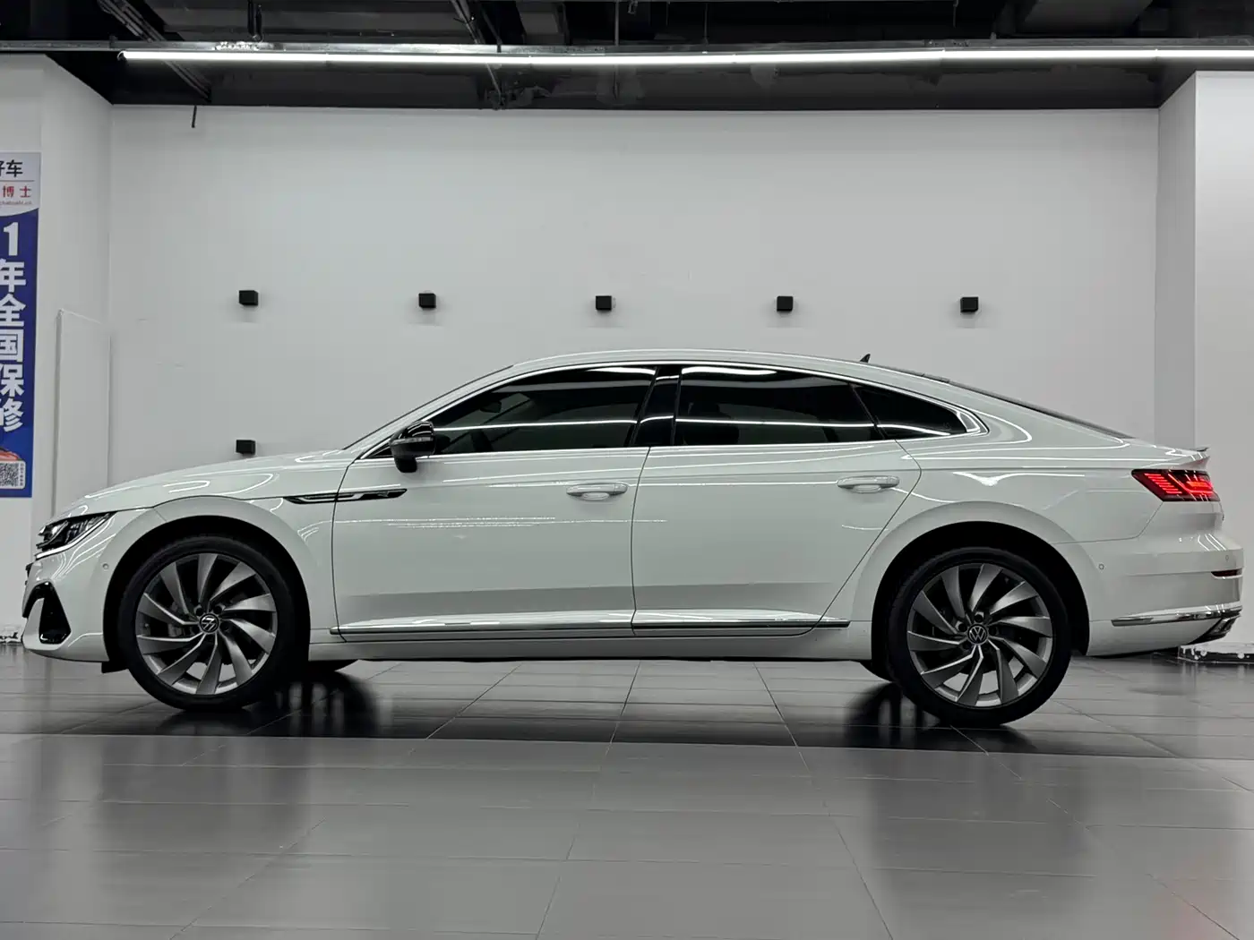 Volkswagen FAW-Volkswagen CC 2023 380TSI Eye-catching Edition фото 12