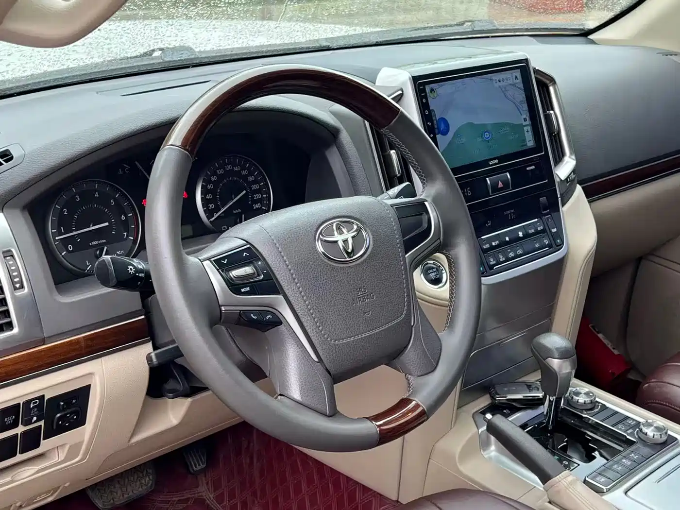 Toyota Land Cruiser (Import) 2015 4.6L V8 Middle East Limited Edition фото 16