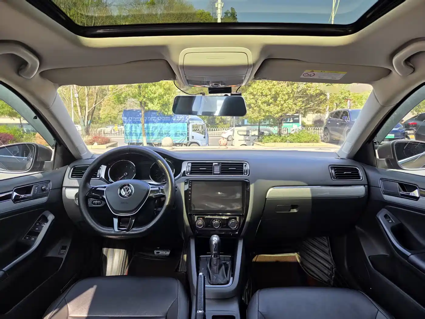 Volkswagen Sagitar 2015 230TSI Automatic Comfort фото 10