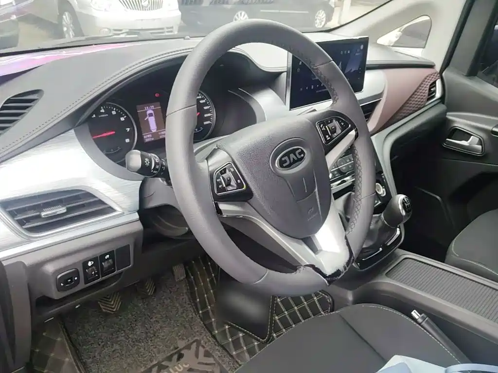 Photo 10 - JAC Refine M3