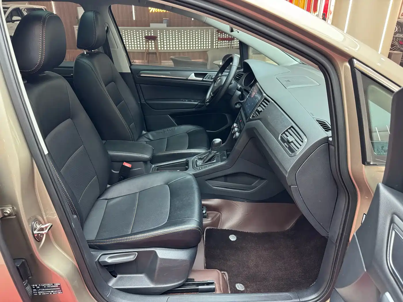 Volkswagen Golf Sportsvan 2016 230TSI Automatic Progressive фото 20