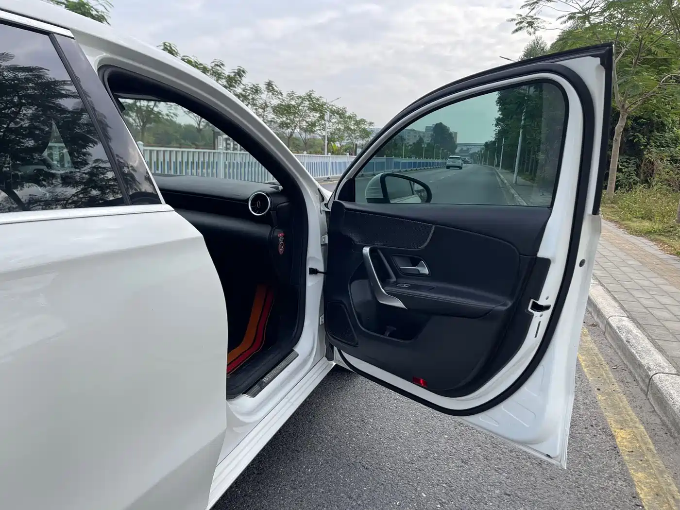 Mercedes-Benz A-Class (Import) 2019 A 200 Dynamic Version фото 12