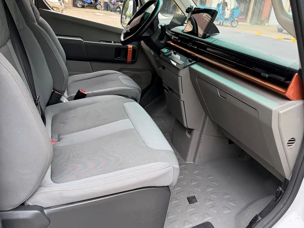 Yuan Cheng Farizon Super VAN 2025 Chuangfu Edition Medium Wheelbase High Roof 51kWh фото 9