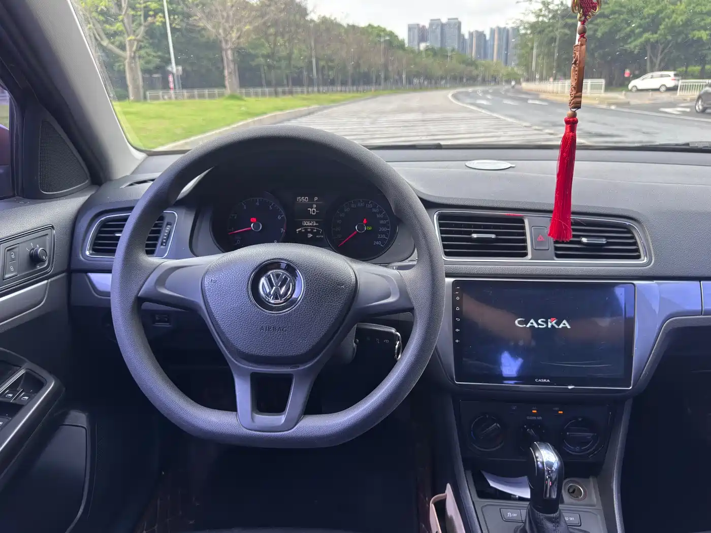 Volkswagen Lavida Tour 2015 1.6L Automatic Trend Edition фото 11