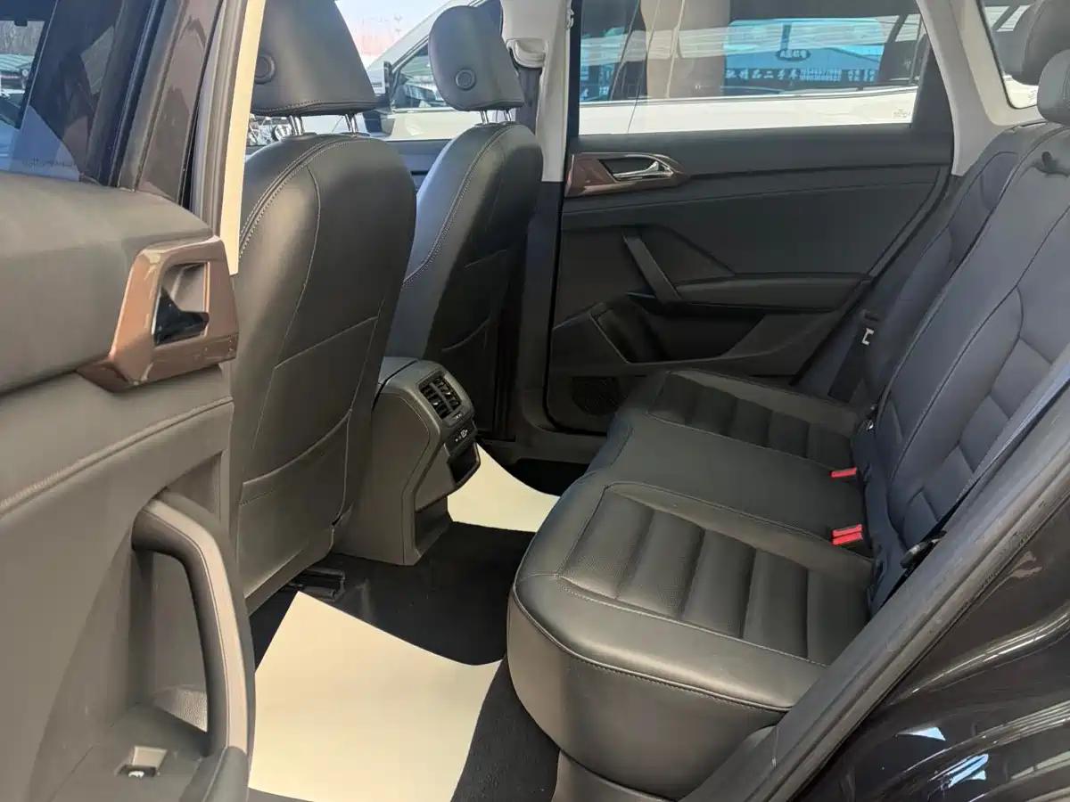 Volkswagen Tharu 2022 280TSI FWD Luxury Edition фото 12