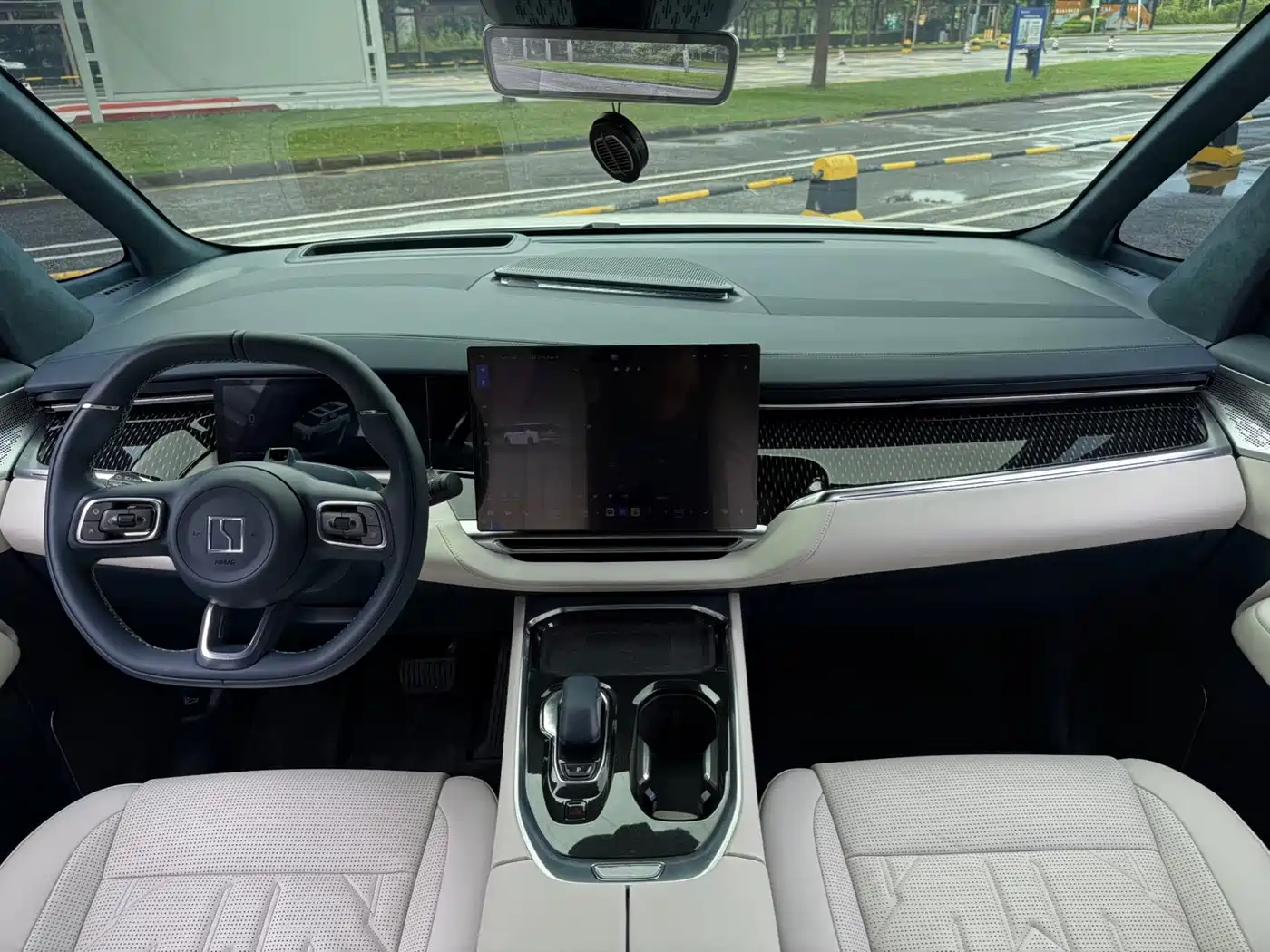 ZEEKR 009 2026 2024 6-seat Executive AWD 108kWh