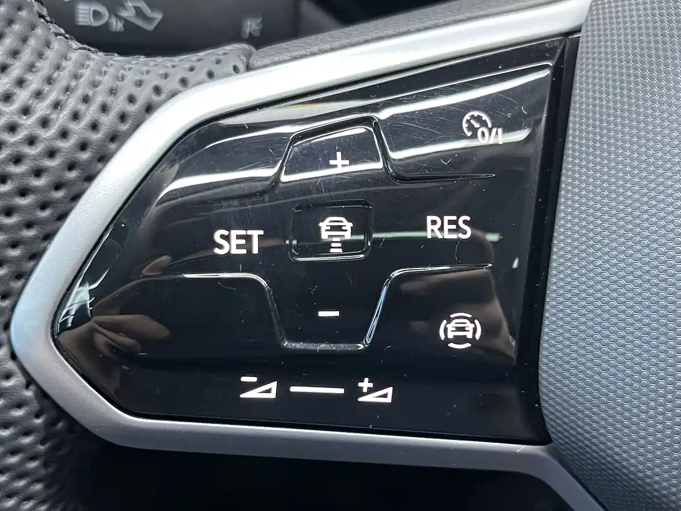 Volkswagen Passat 2024 380TSI Dragon Soaring Edition фото 11