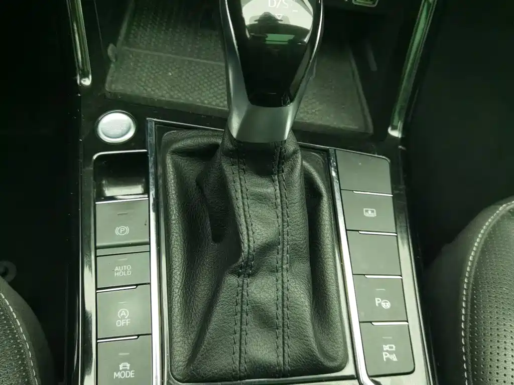 Photo 13 - Volkswagen Passat