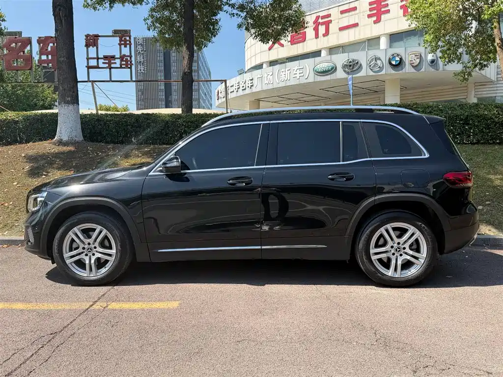 MERCEDES-BENZ GLB
