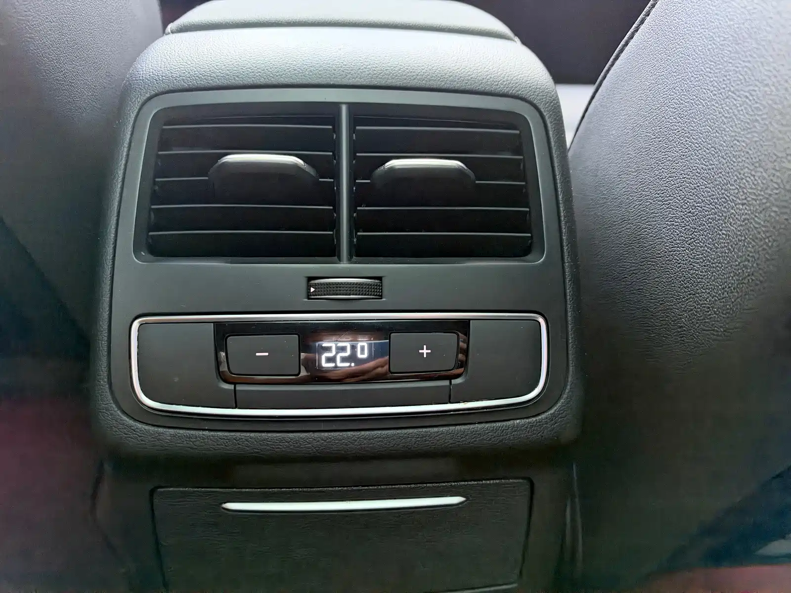 Photo 13 - Audi A4L
