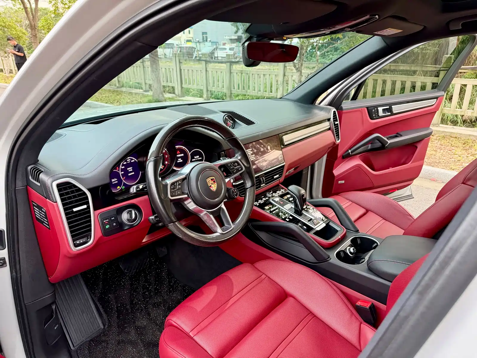 Photo 8 - Porsche Cayenne