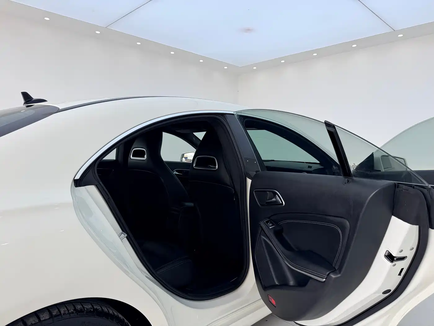 Mercedes-Benz CLA (Import) 2016 Facelift CLA 200 Sport фото 12