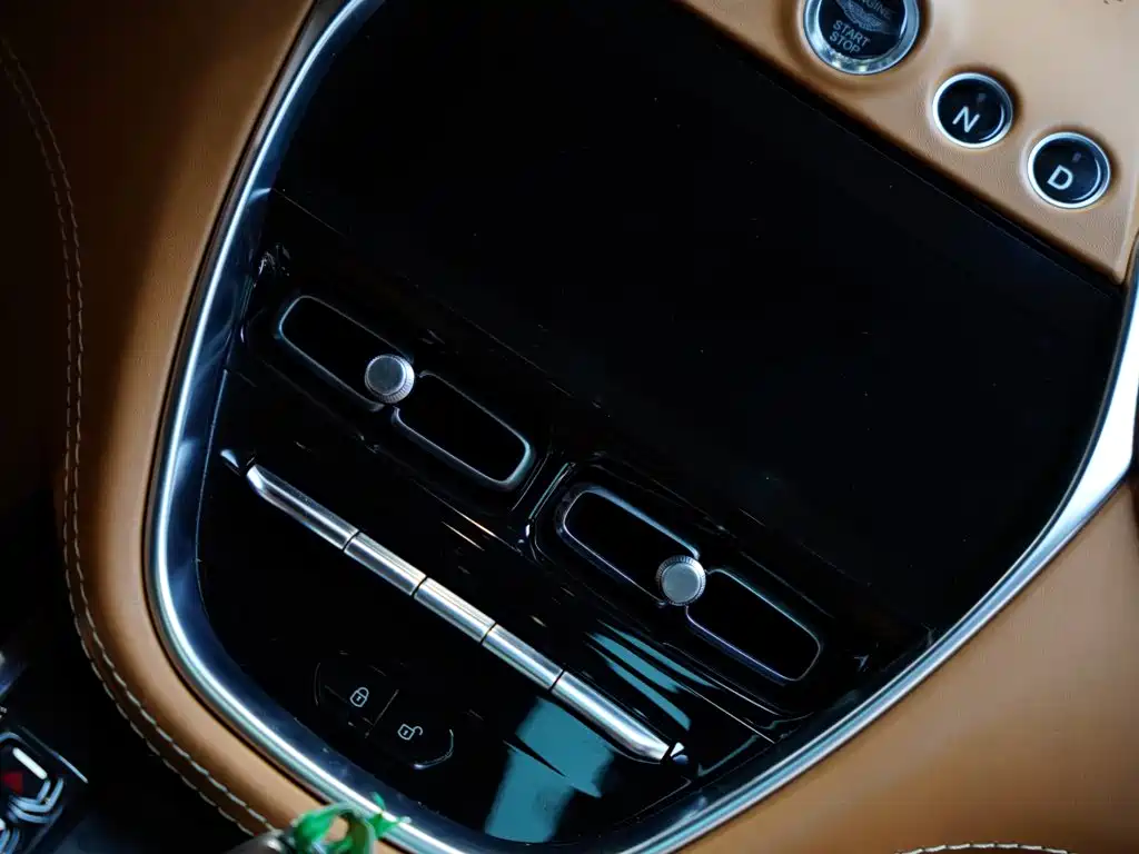 Photo 52 - Aston Martin DBX