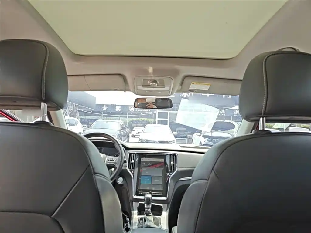 Фото 14 - Roewe RX5