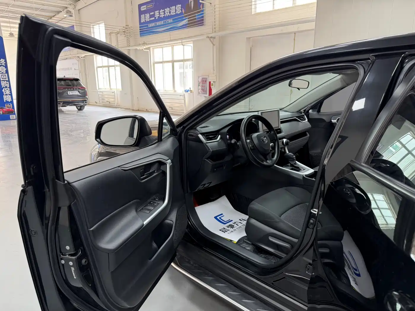 Toyota Wildlander 2022 2.0L CVT FWD Leading Edition фото 11