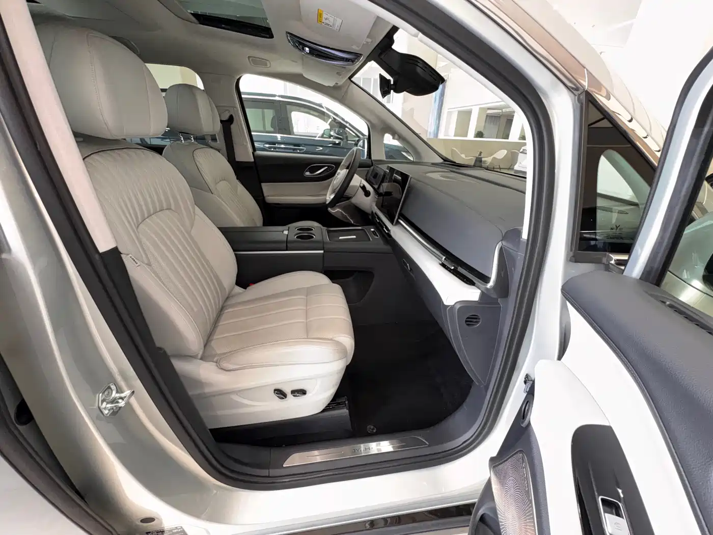 Voyah Auto Voyah Dreamer 2025 PHEV AWD Flagship Qian Kun Edition фото 7
