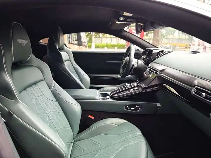 Aston Martin V8 Vantage 2025 2024 4.0T V8 Coupe