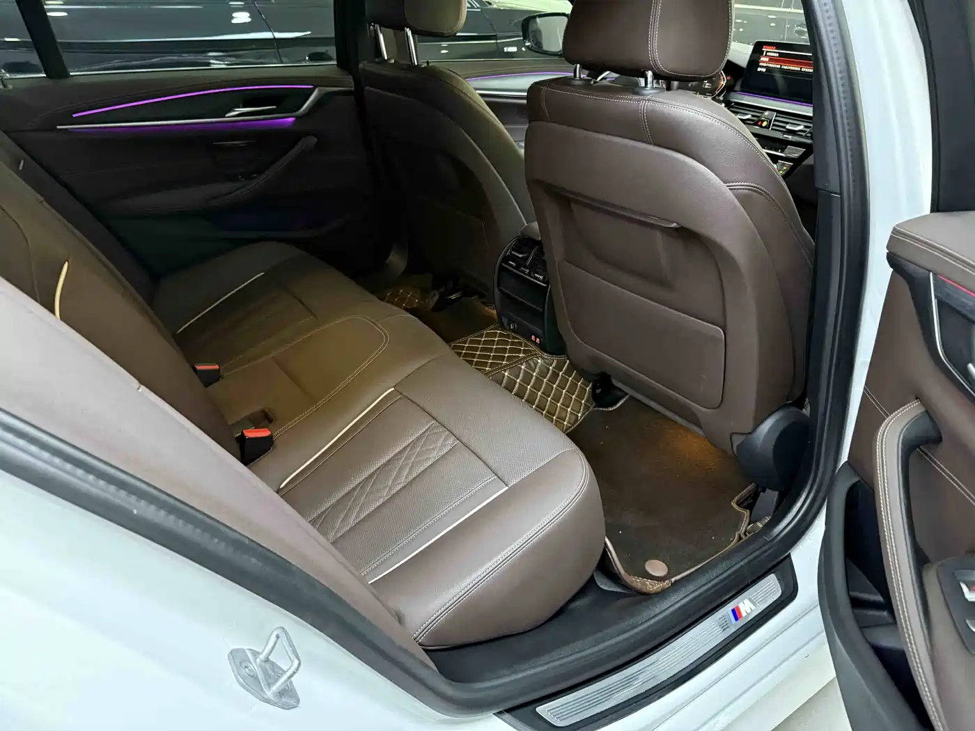 BMW 5 Series 2023 530Li Leading M Sport Package фото 10