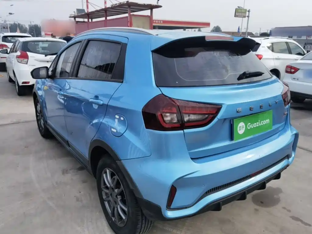 Фото 5 - Geely Vision X3