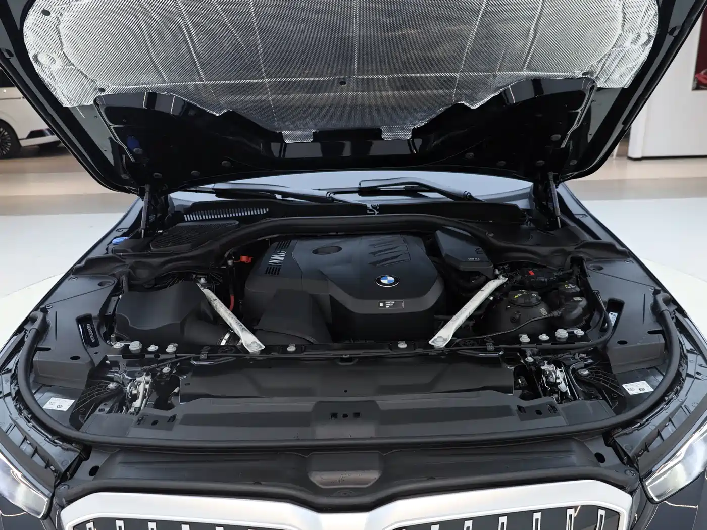 BMW 5 Series 2025 530Li Leading M Sport Package фото 27