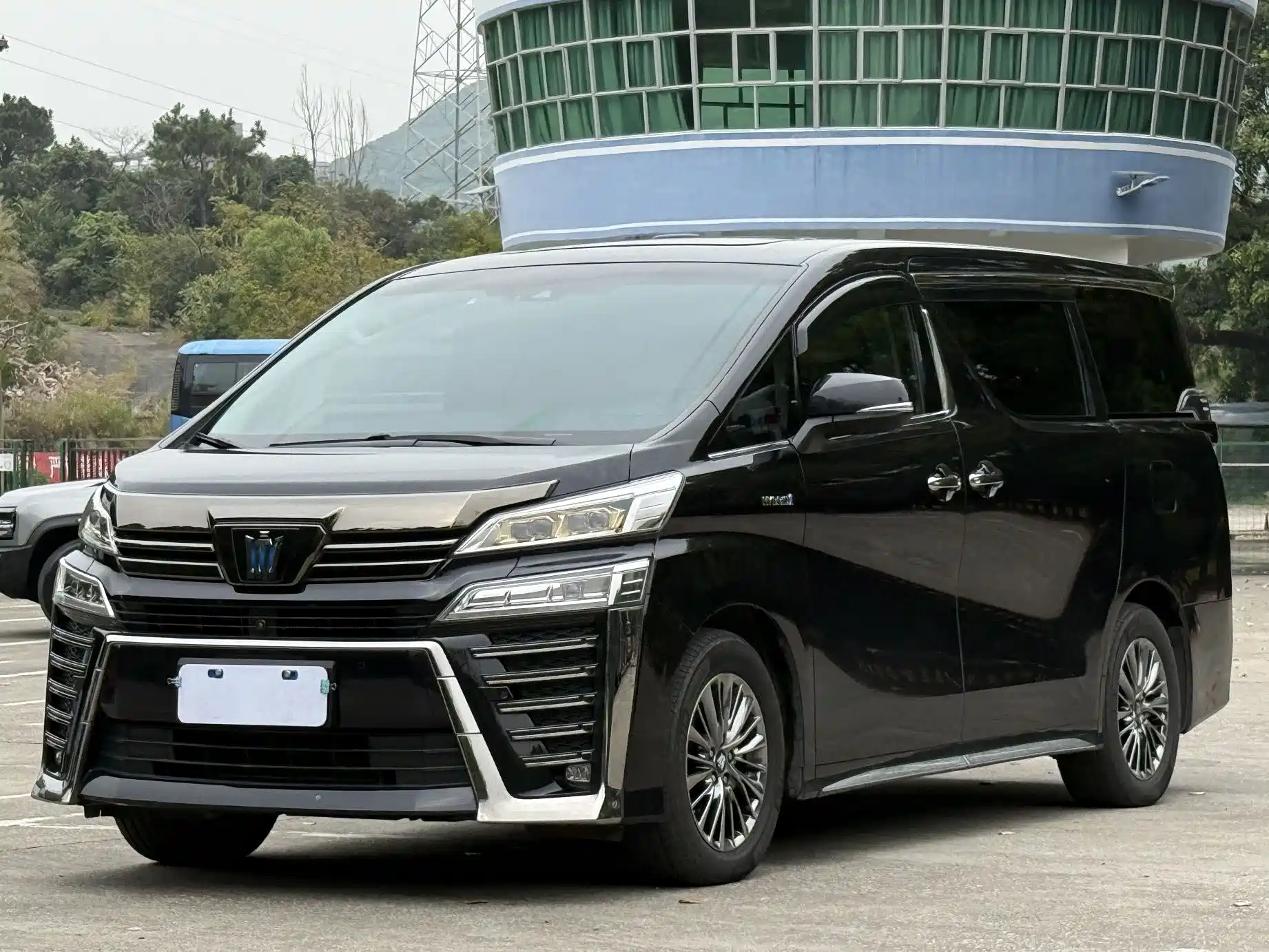 Фото 1 - Toyota Vellfire