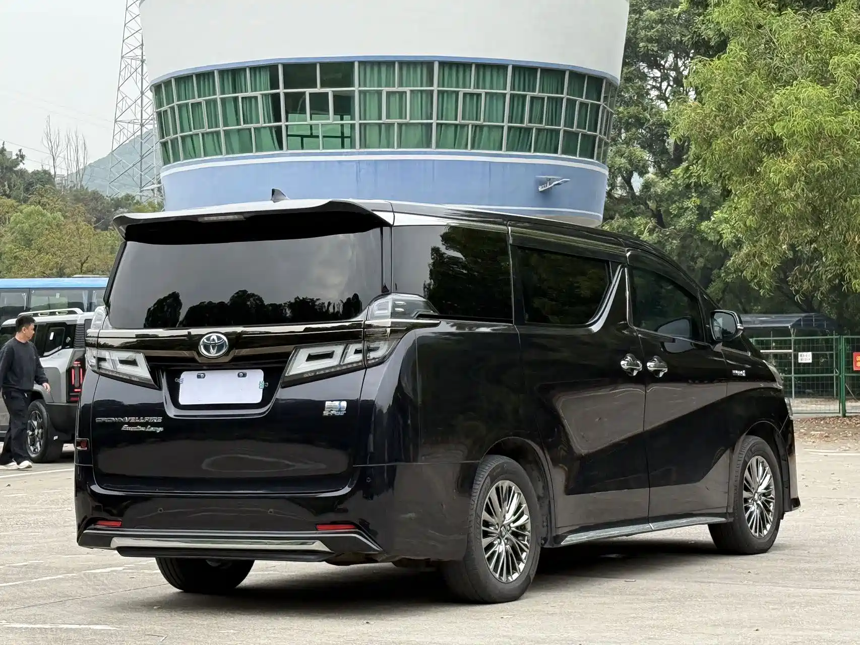 Фото 18 - Toyota Vellfire