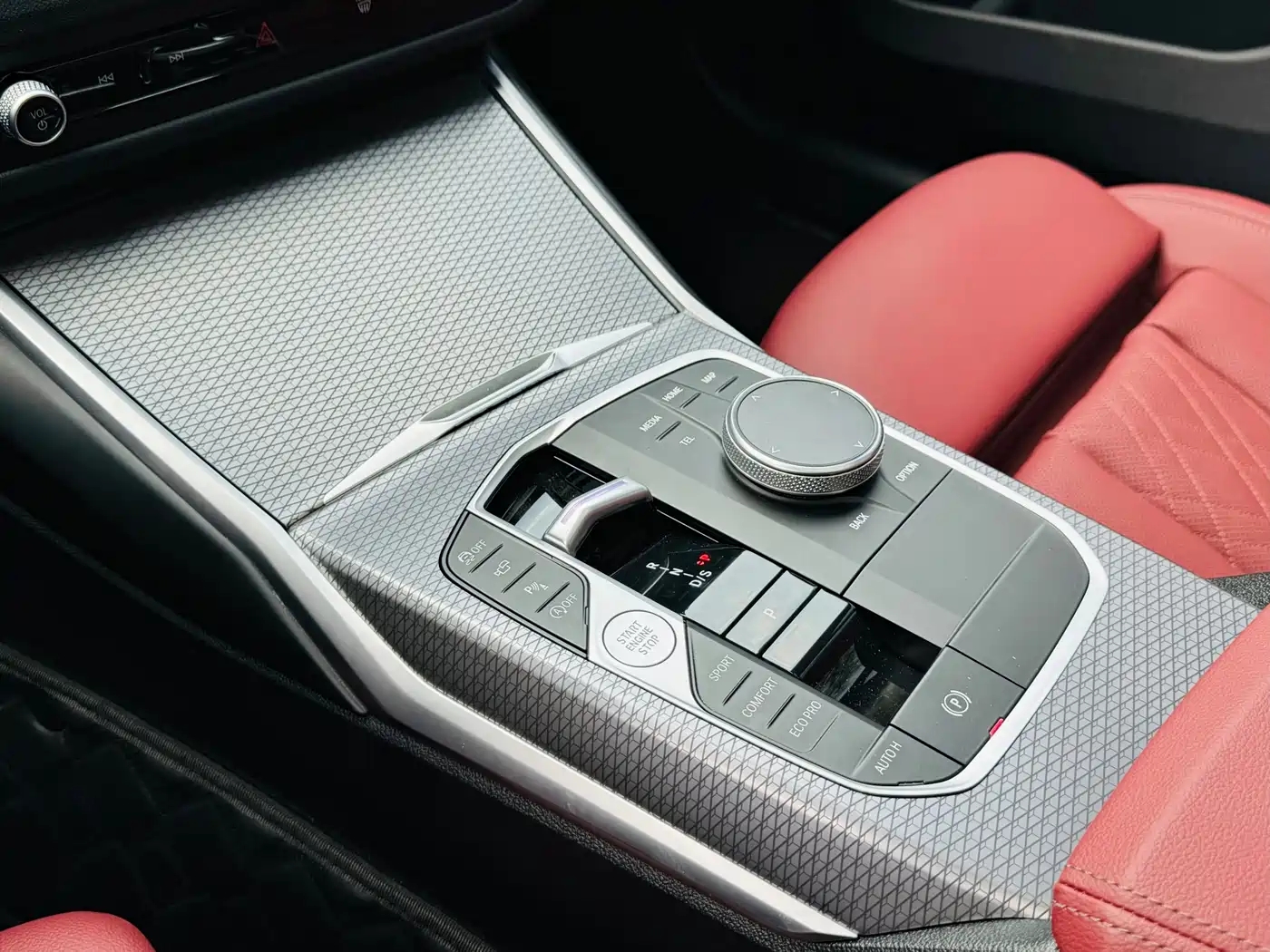 BMW 3 Series 2025 330Li M Sport Night Edition фото 14