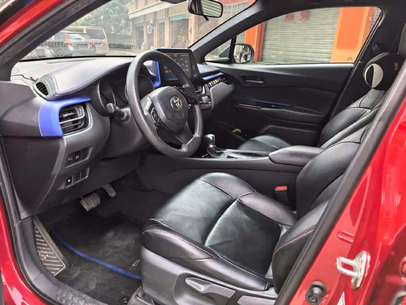 Toyota C-HR 2018 2.0L Leading Edition China V фото 5