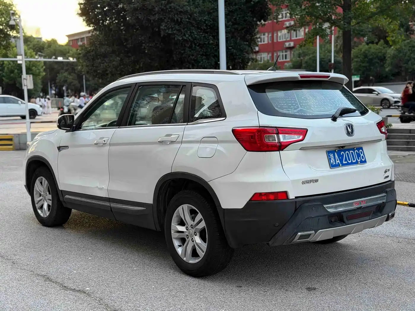 Фото 6 - Changan CS75