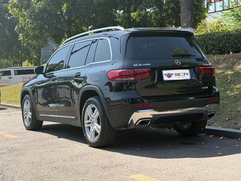 MERCEDES-BENZ GLB