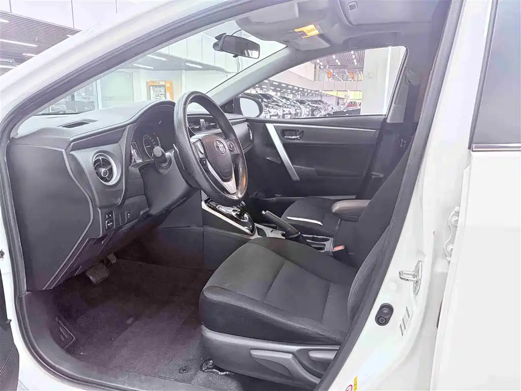 Toyota Corolla 2017 Facelift Hybrid 1.8L E-CVT Leading Edition фото 11