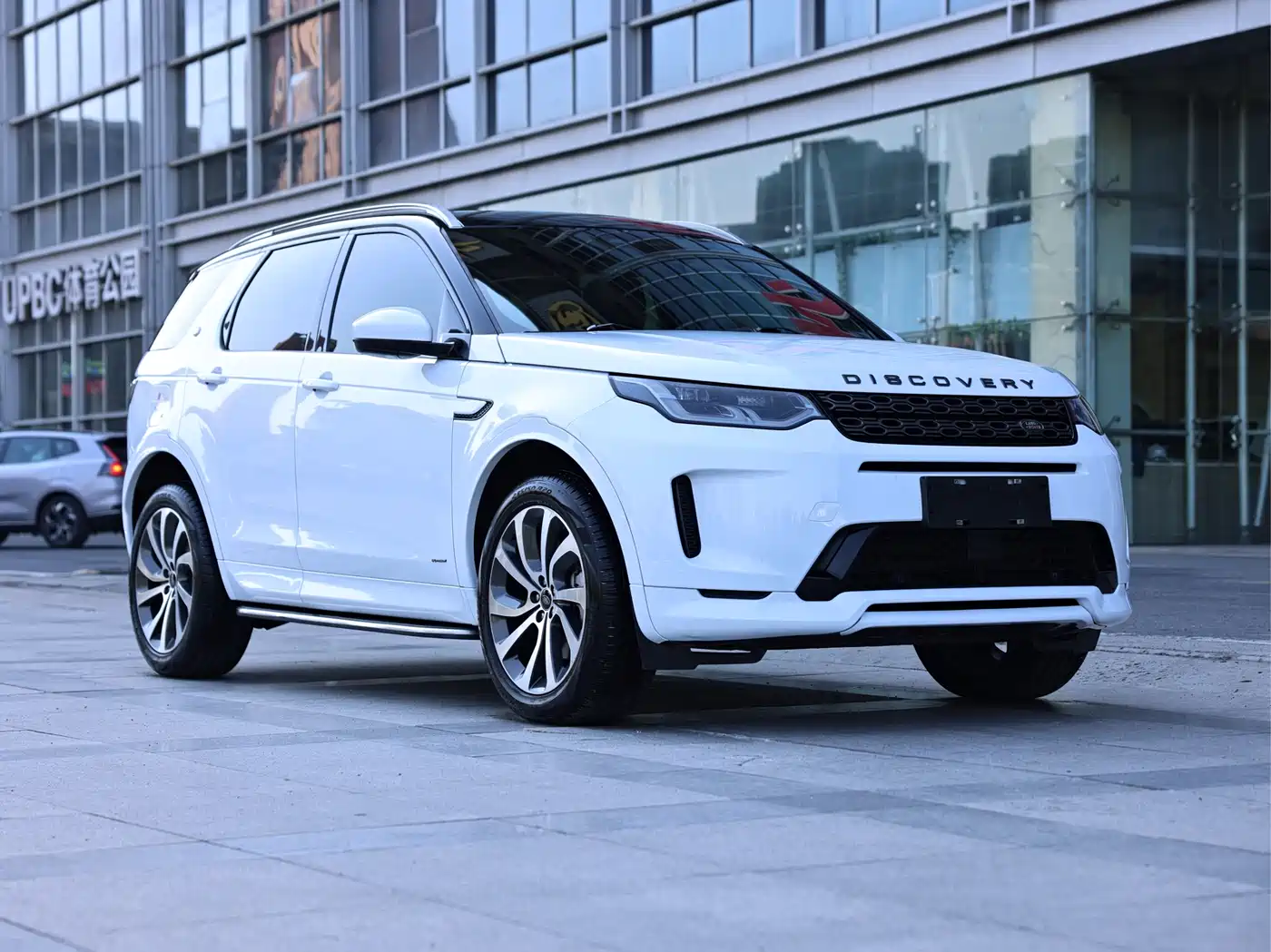 Land Rover Discovery Sport 2022 Model 249PS R-Dynamic S Performance Edition 5-Seater фото 3